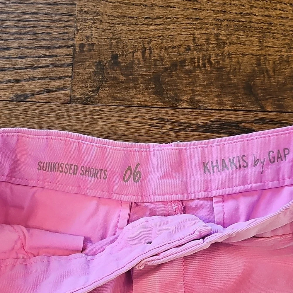 GAP Sunkissed Pink Women's Shorts - Picture 2 of 9